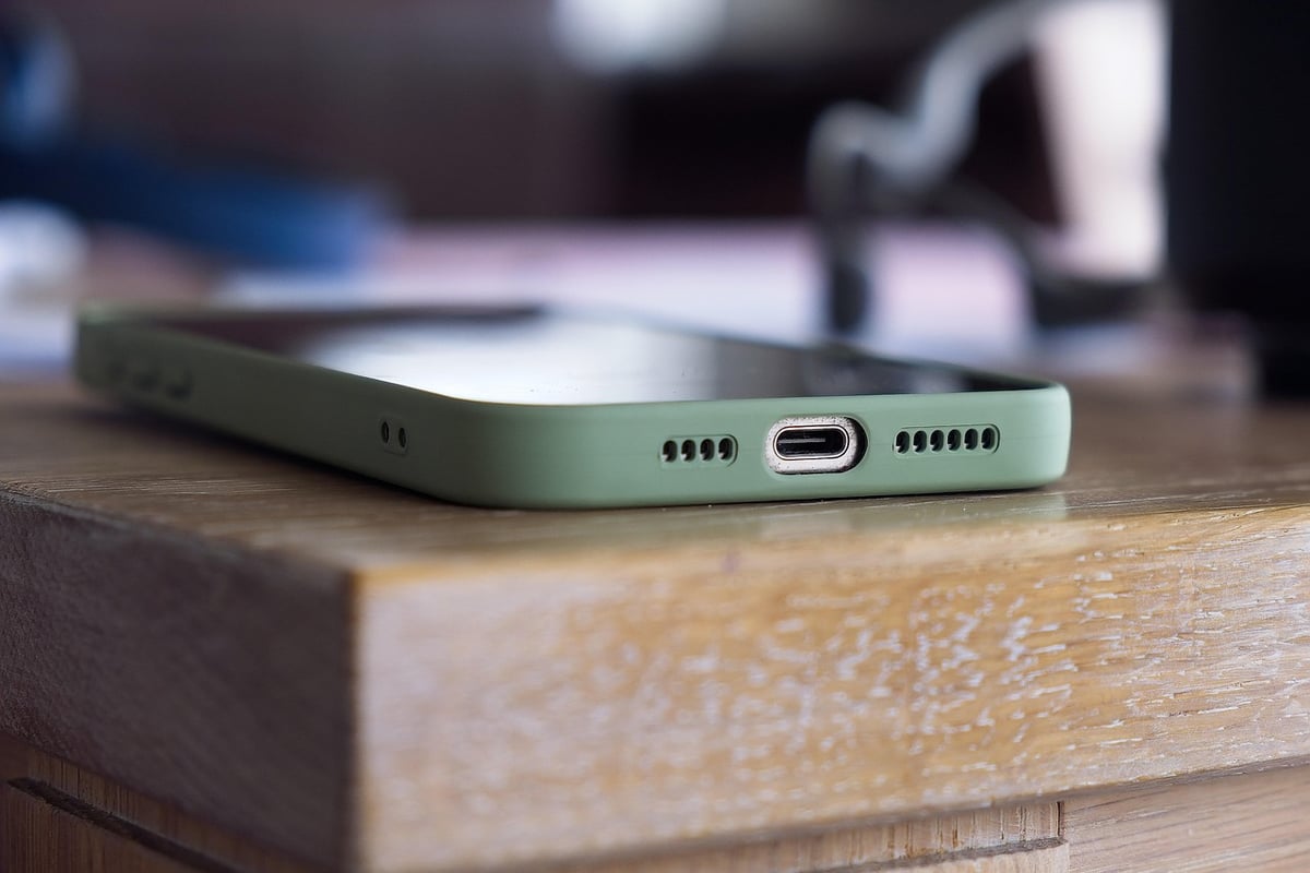 Peut-on vivre sans smartphone dans un monde hyperconnecté ?